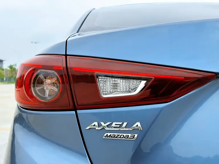 Mazda 3 Axela Cloud Control Sedan 1.5 L Auto Comfort CN-V