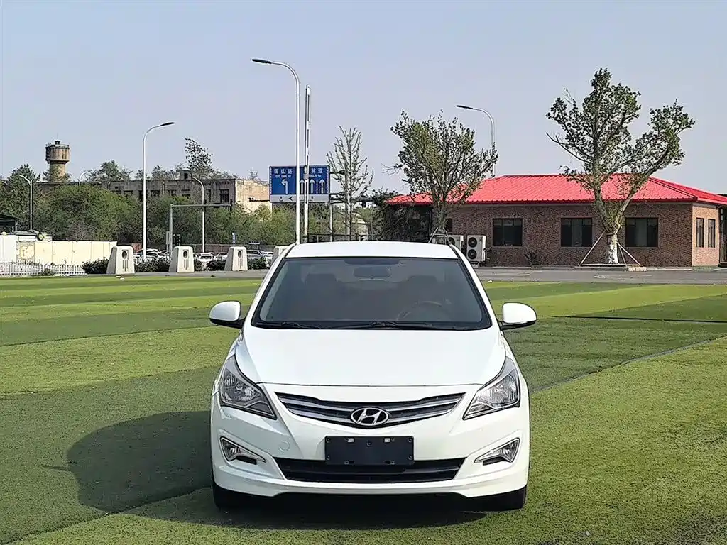 Accent 1.4 L Auto Intelligent GLS
