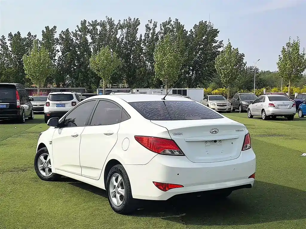 Accent 1.4 L Auto Intelligent GLS