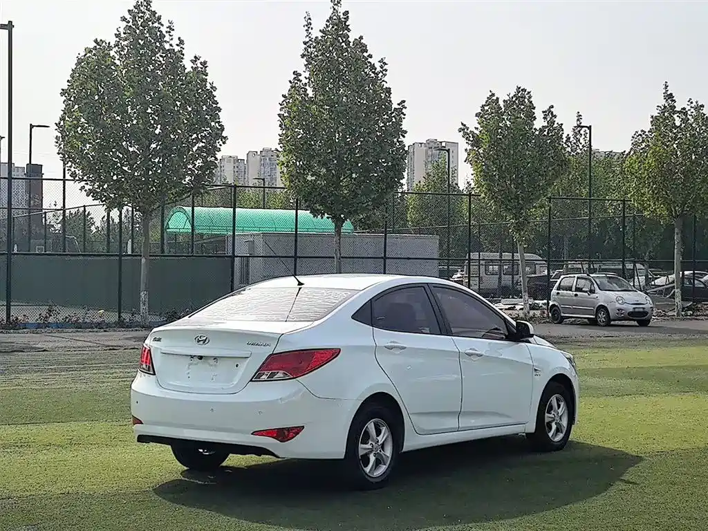 Accent 1.4 L Auto Intelligent GLS