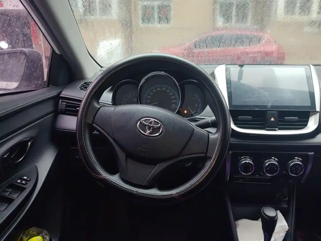 YARiS L Zhixiang 1.5 E CVT Charm Motion
