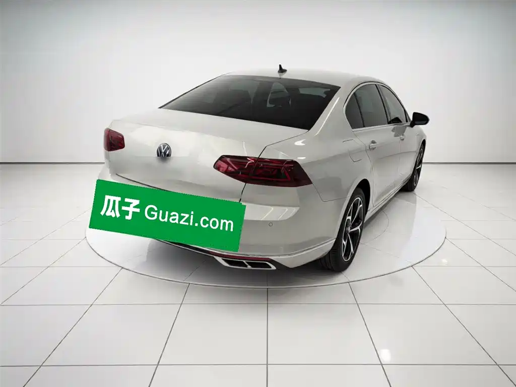 Magotan 200 10 K Commemorative 330 TSI DSG Luxury
