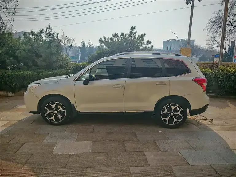 Subaru Forester 2.5 i Auto Distinguished