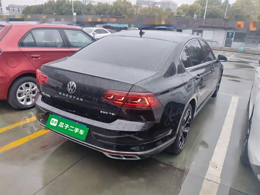 Magotan 200 10 K Commemorative 330 TSI DSG Luxury