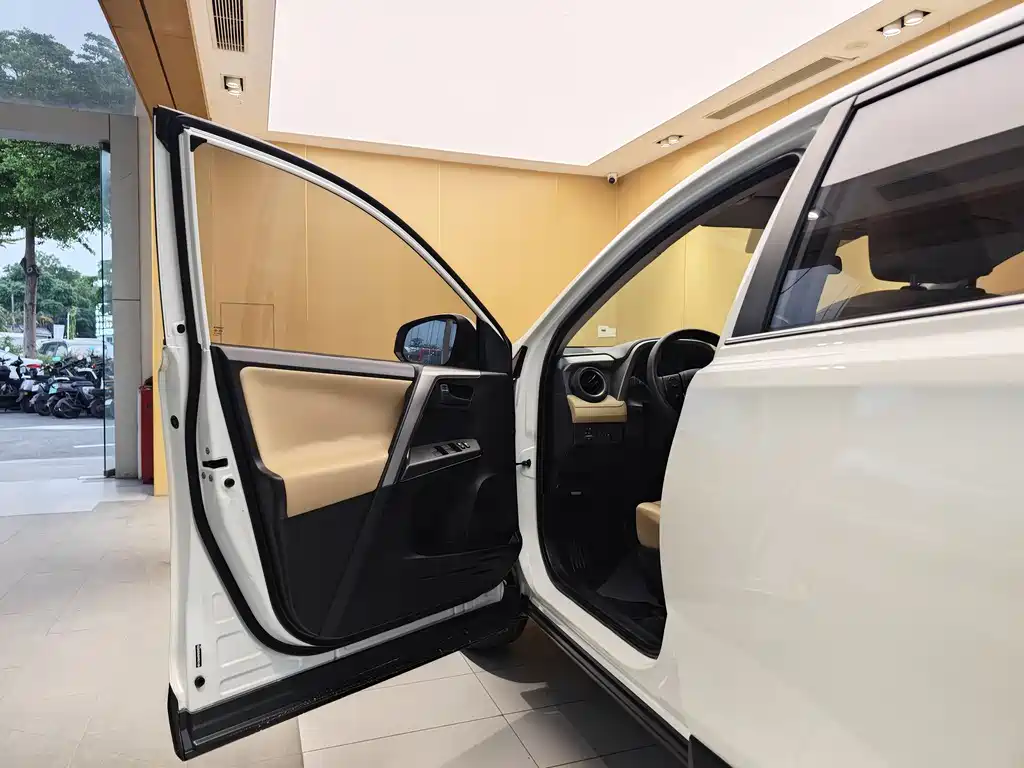 RAV4 2.0 L CVT 2 WD Urban CN-V