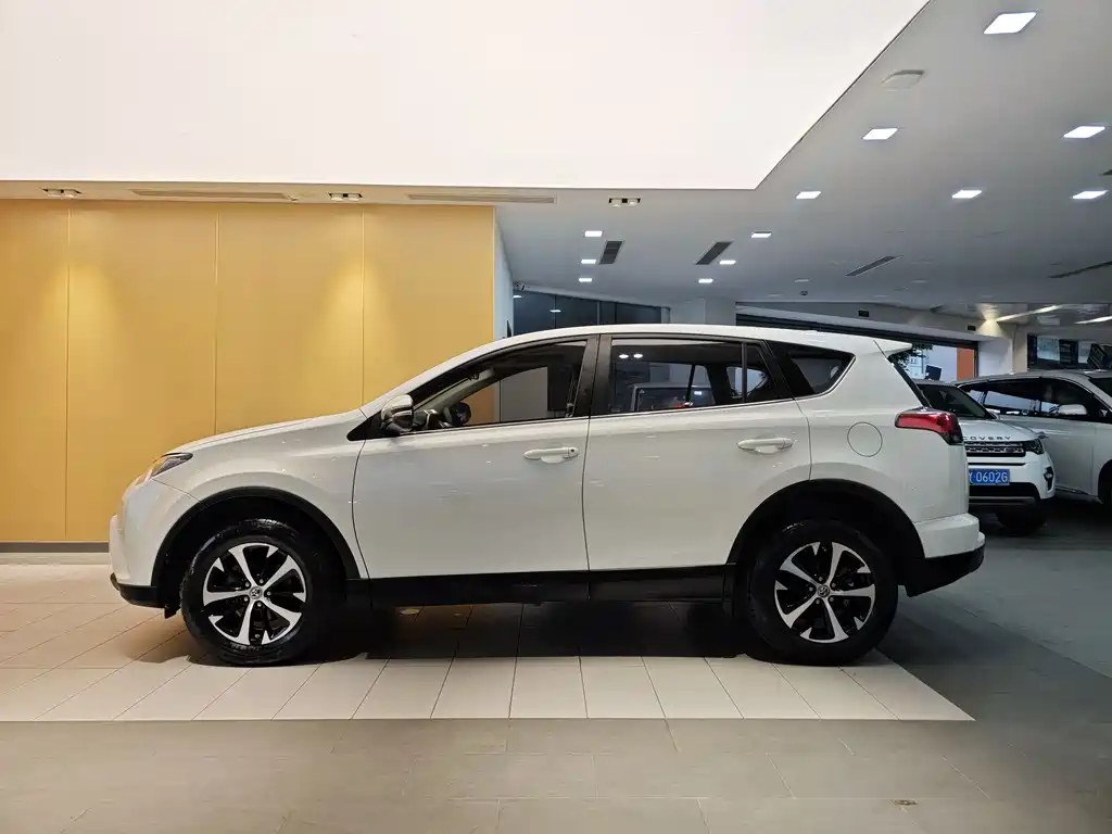 RAV4 2.0 L CVT 2 WD Urban CN-V