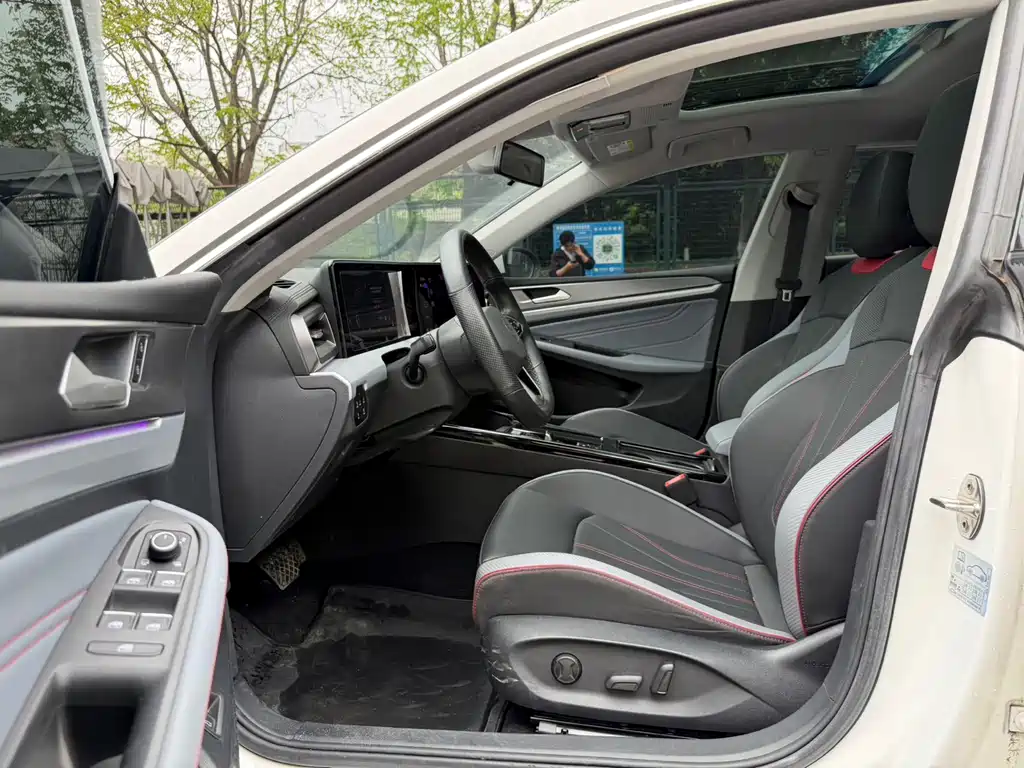 Lamando Lamando L 280 TSI DSG Spicy Cool