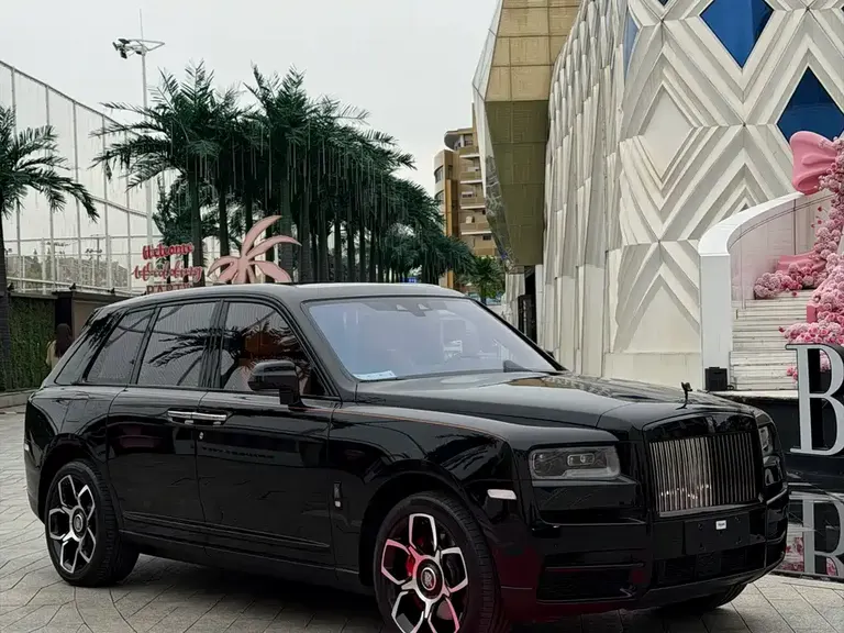 Rolls-Royce Cullinan 4-seat