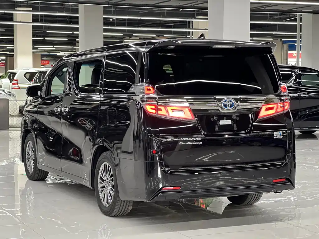 Vellfire Crown Dual Engine 2.5 L HV Distinguished