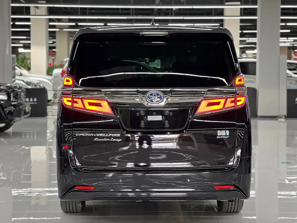 Vellfire Crown Dual Engine 2.5 L HV Distinguished