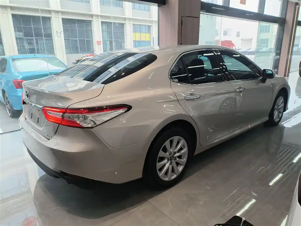 Camry 2.0 G Luxury CN-VI