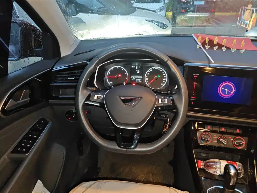 Jetta VS5 280 TSI Auto Progressive