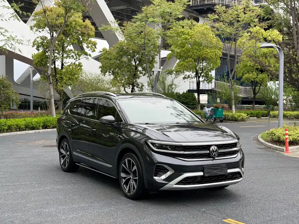 Talagon 530 TSI 4 WD Flagship Victory Realm Pro 6-seat