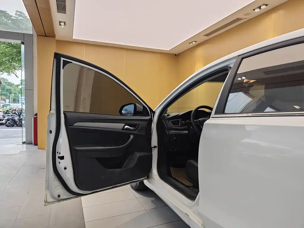 Roewe 360 1.5 L Auto Smart Screen