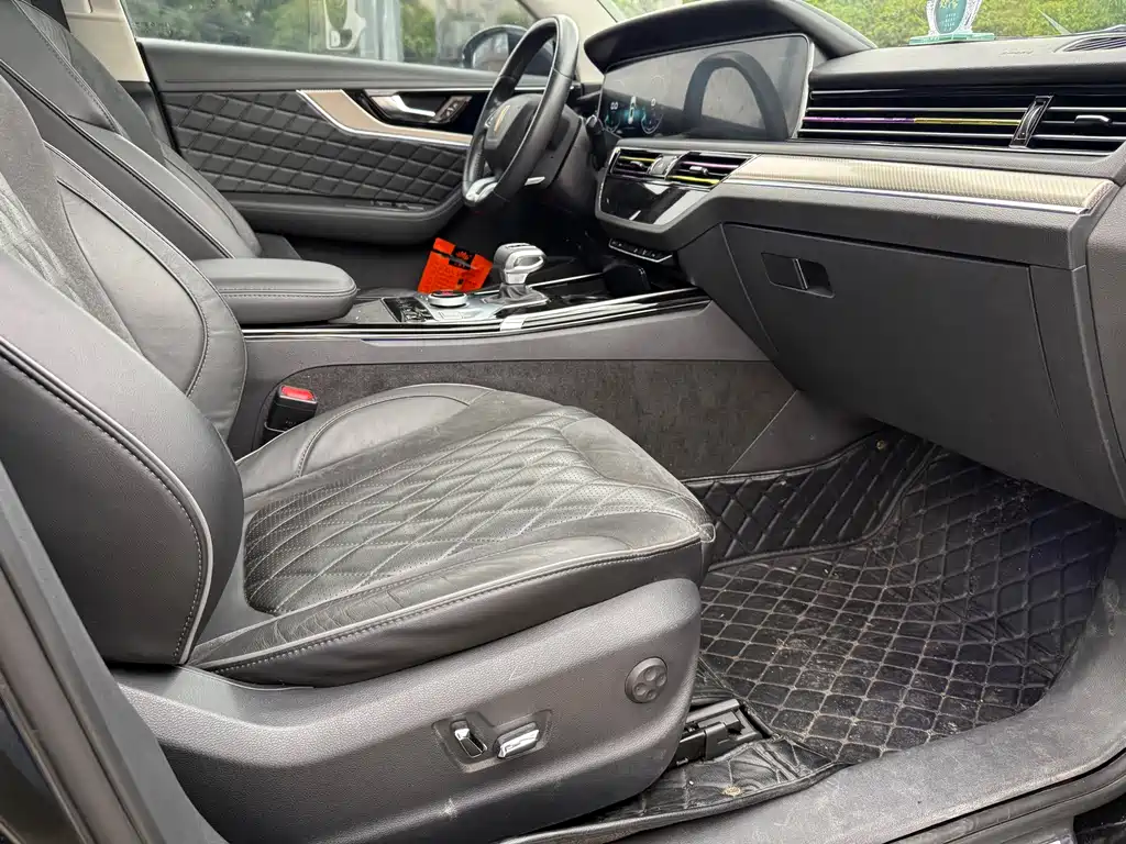 Hongqi HS5 2.0 T Connected Flagship Enjoyment