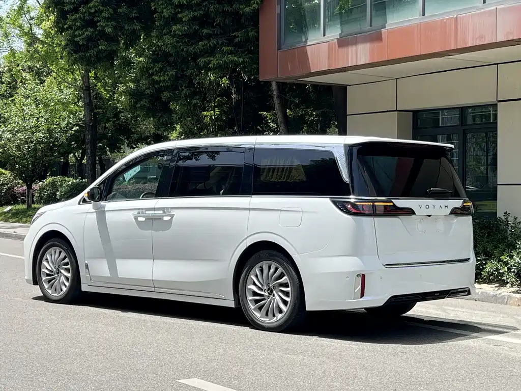 Voyah Dreamer Low Carbon Dream + Smart Drive Package
