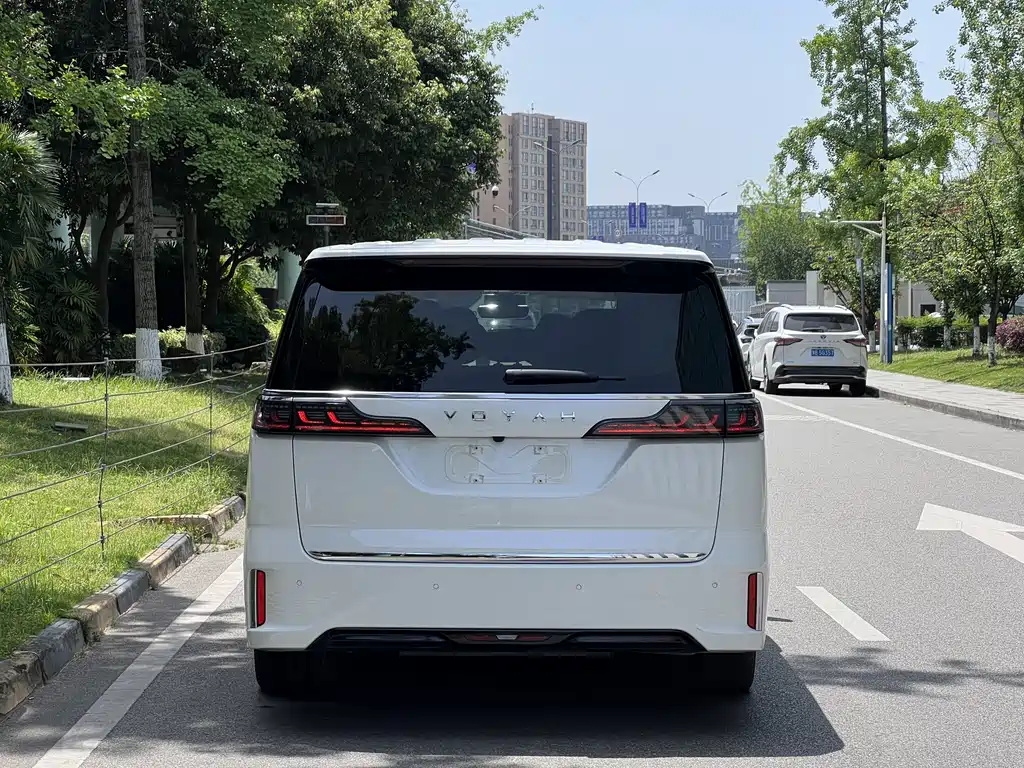Voyah Dreamer Low Carbon Dream + Smart Drive Package