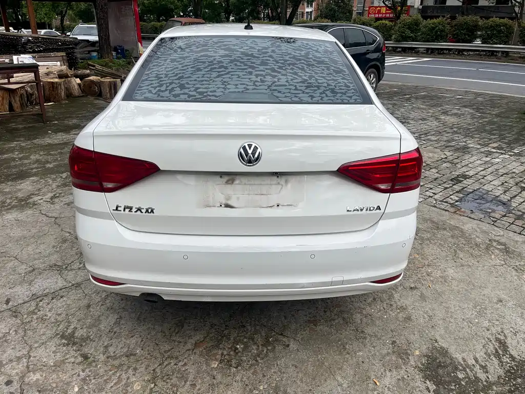 Lavida 1.6 L Auto Style