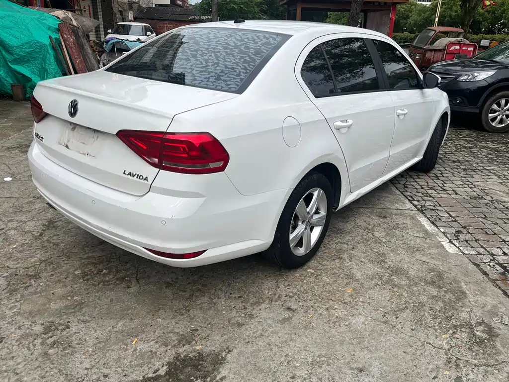 Lavida 1.6 L Auto Style