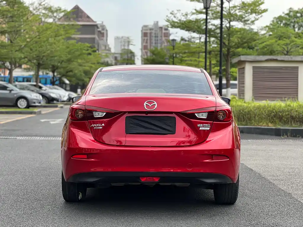 Mazda 3 Axela Sedan 1.5 L Auto Luxury