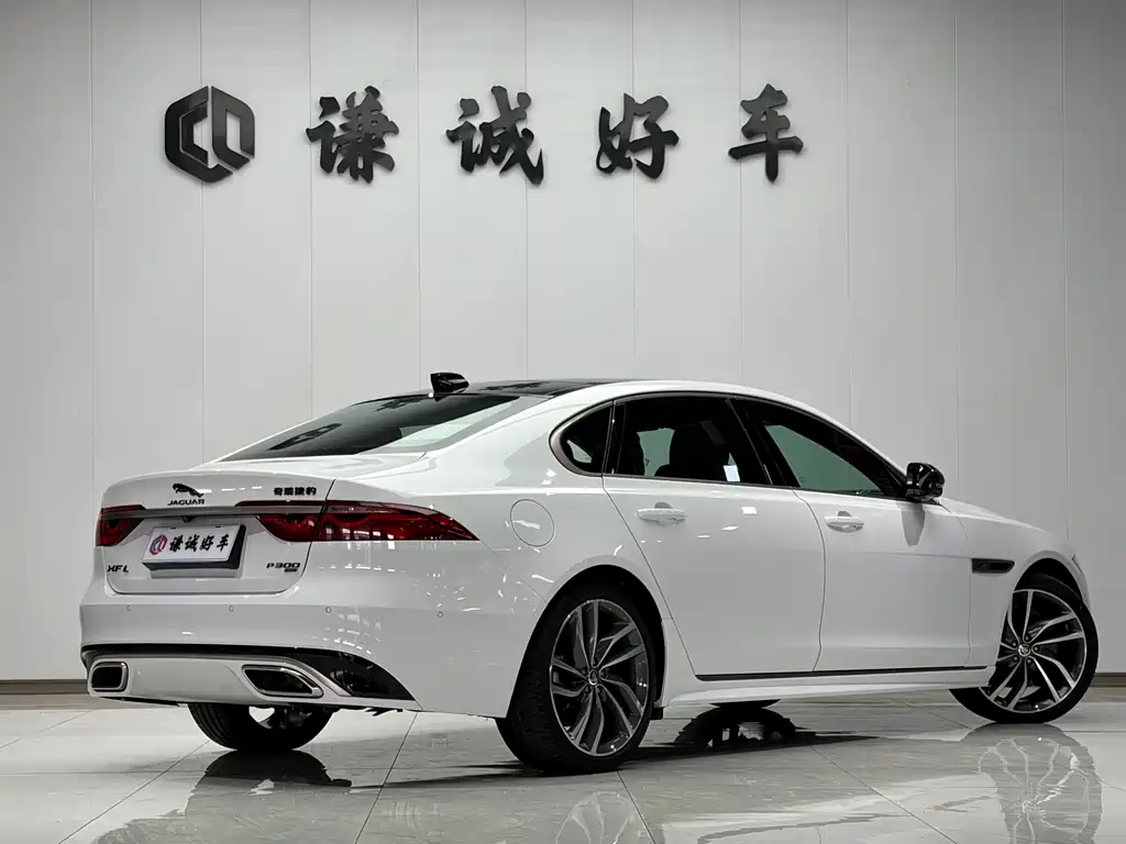 Jaguar XFL 2.0 T P300 4 WD Flagship Sport Gilt