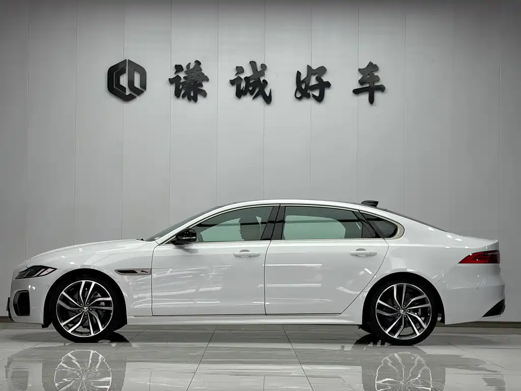 Jaguar XFL 2.0 T P300 4 WD Flagship Sport Gilt