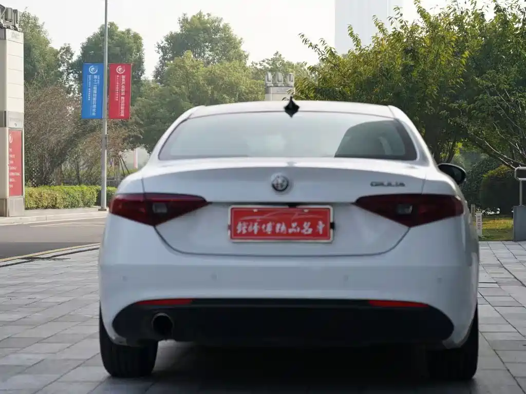Giulia 2.0 T 200 HP Luxury