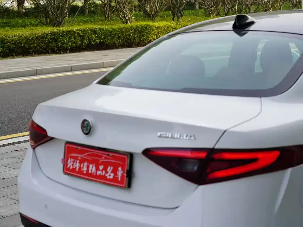 Giulia 2.0 T 200 HP Luxury