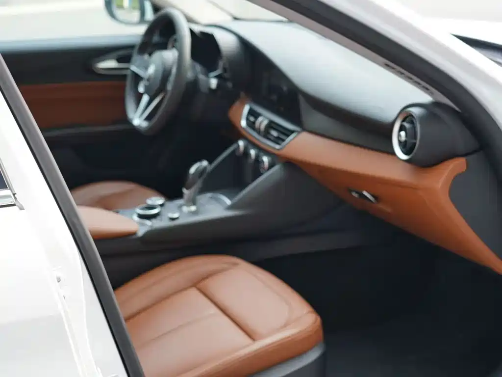 Giulia 2.0 T 200 HP Luxury