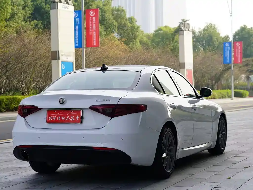 Giulia 2.0 T 200 HP Luxury