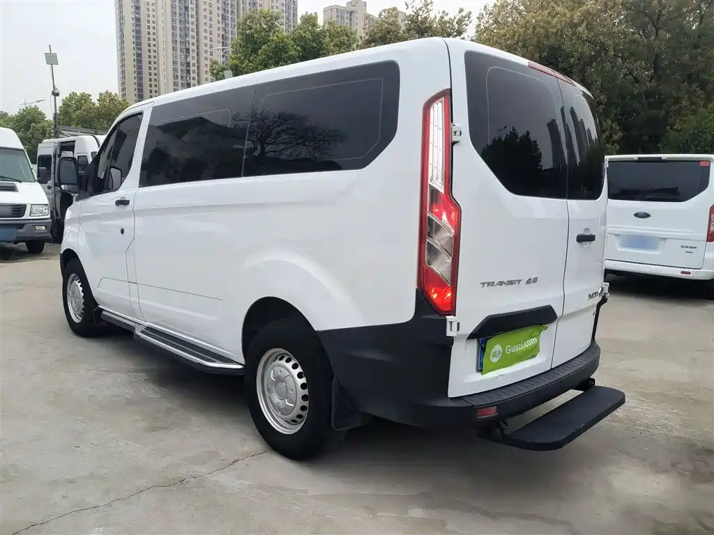 Transit 2.0 T Diesel Multi-purpose Commercial SWB Low Roof 6-seat CN-VI