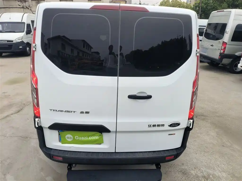 Transit 2.0 T Diesel Multi-purpose Commercial SWB Low Roof 6-seat CN-VI