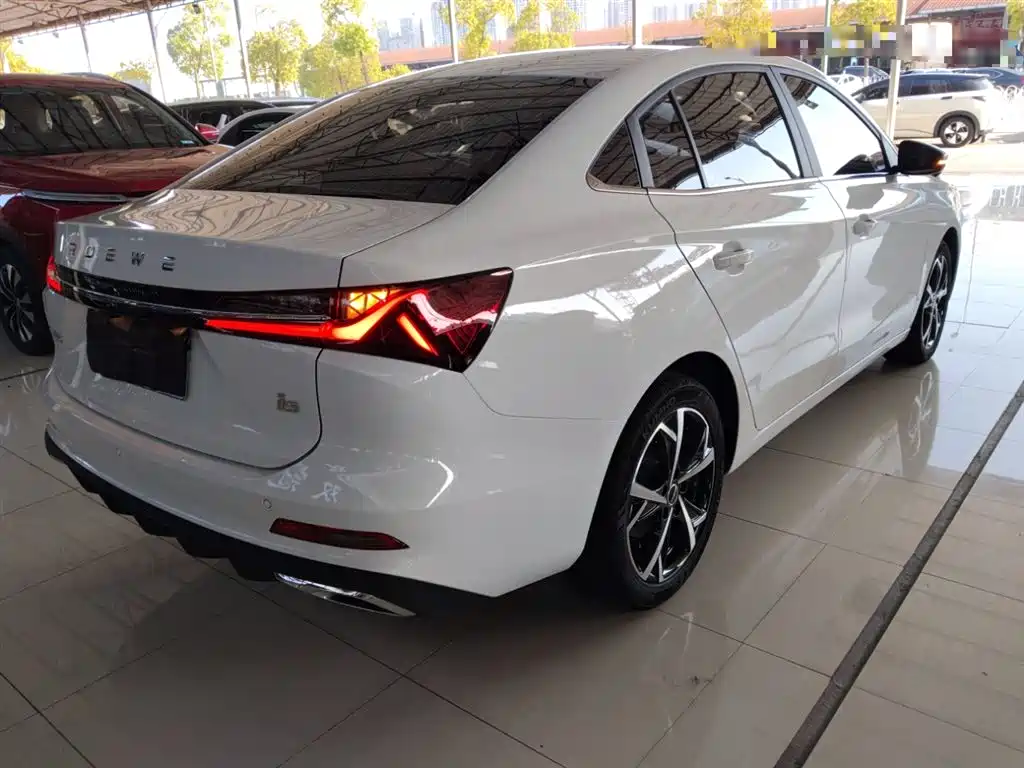 Roewe i5 1.5 L CVT Honored