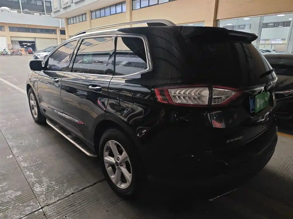 Edge EcoBoost 245 2 WD Elite Sharp 5-seat