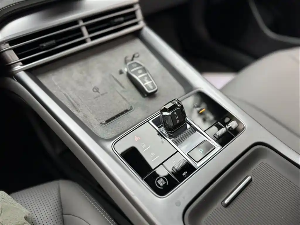 Seal Glory DM-i 1.5 L 121 km Luxury