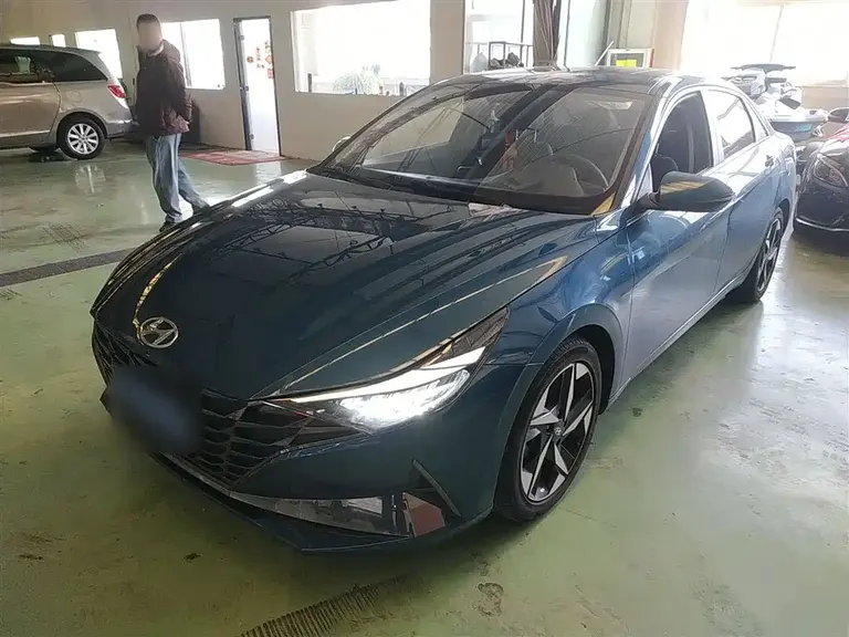 Hyundai Elantra 1.5 L CVT LUX Distinguished