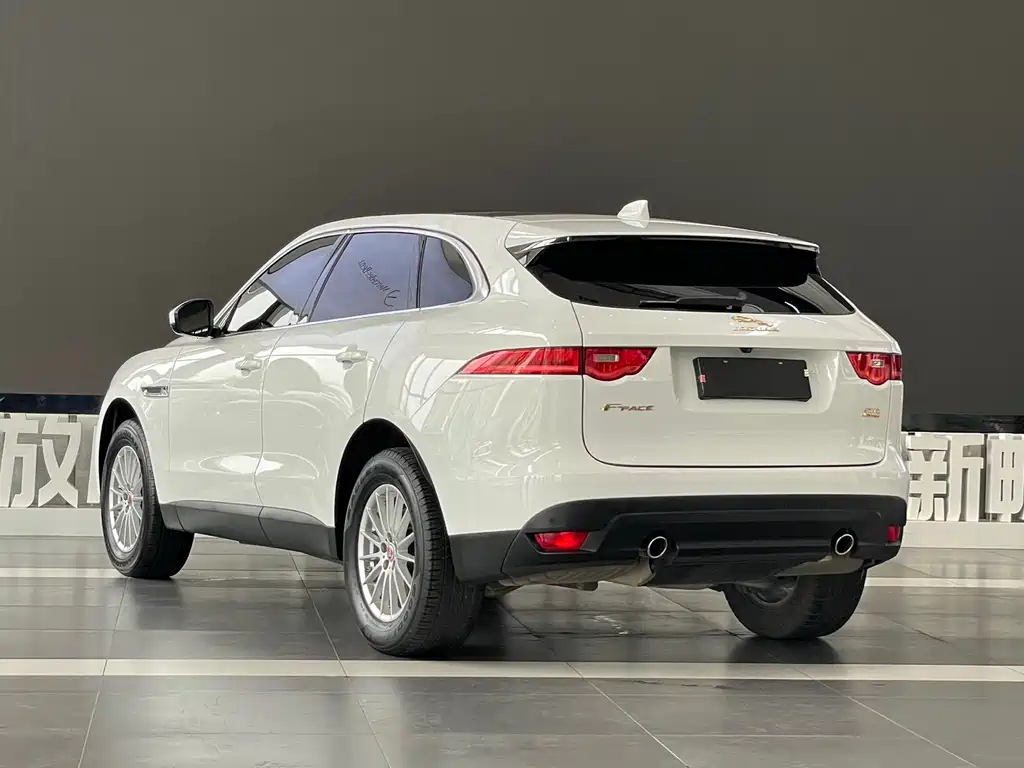 Jaguar F-PACE 2.0 T 4 WD Urban Premium