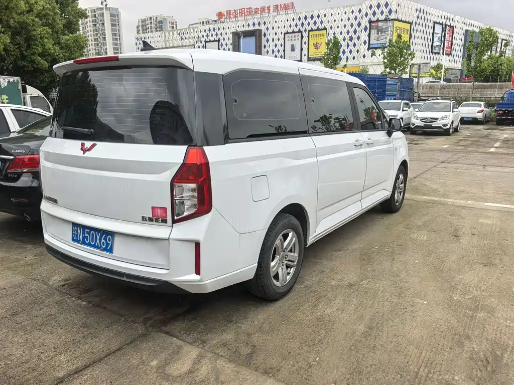 Wuling Journey 1.5 T Manual Luxury