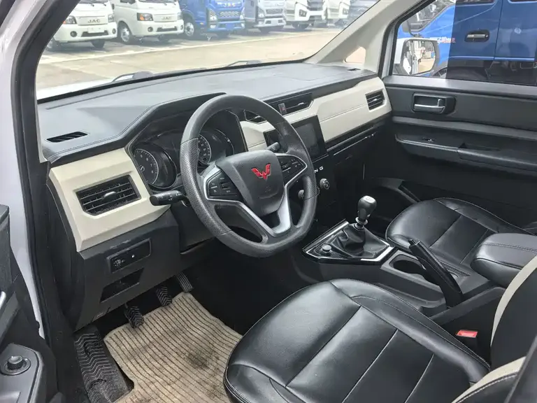 Wuling Journey 1.5 T Manual Luxury