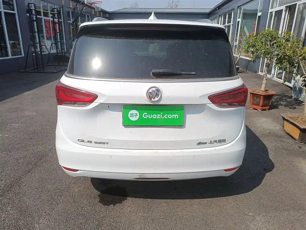 Buick GL6 323 T Light Hybrid Connected Luxury