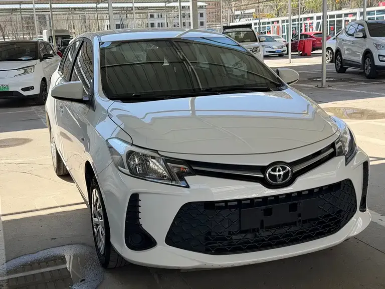 Toyota Vios FS 1.5 L CVT Sharp Style