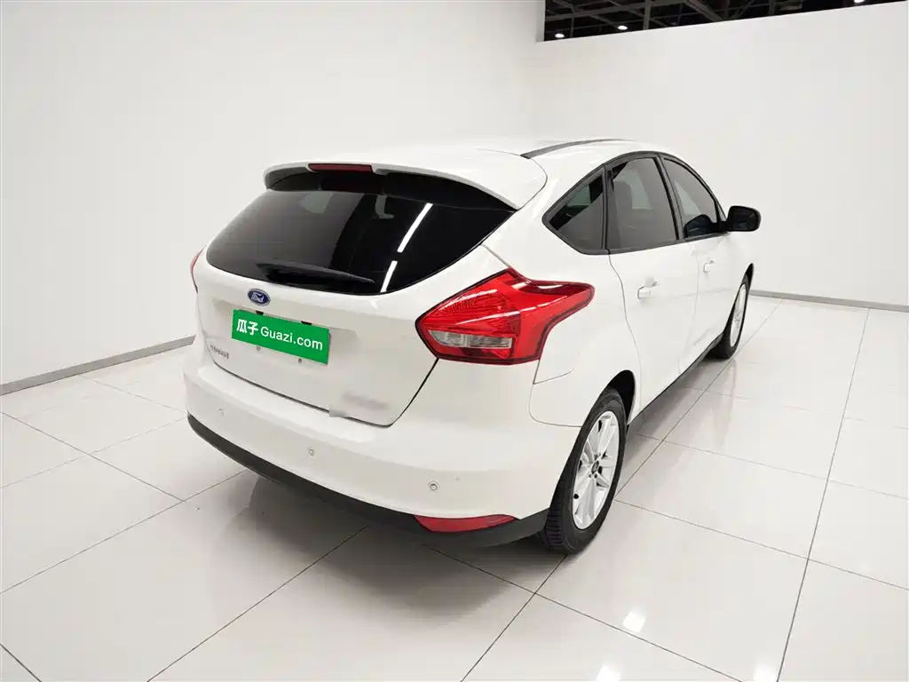 Focus Hatchback 1.6 L Auto Style