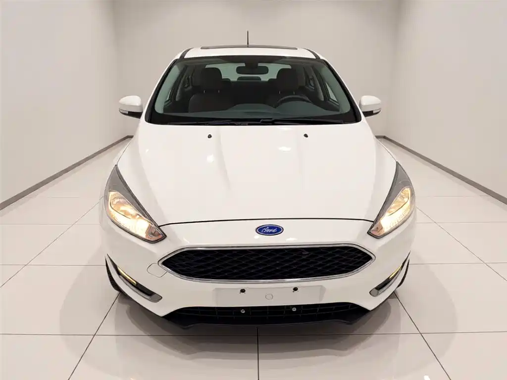 Focus Hatchback 1.6 L Auto Style