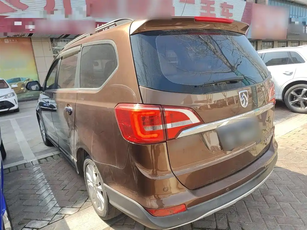 Baojun 730 1.5 L Manual Comfort 7-seat CN-V