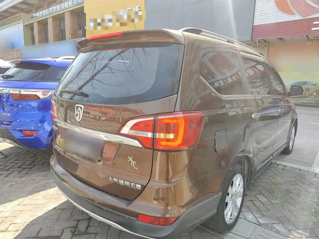 Baojun 730 1.5 L Manual Comfort 7-seat CN-V