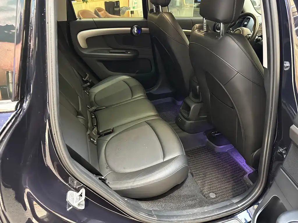 MINI COUNTRYMAN 1.5 T COOPER Connoisseur