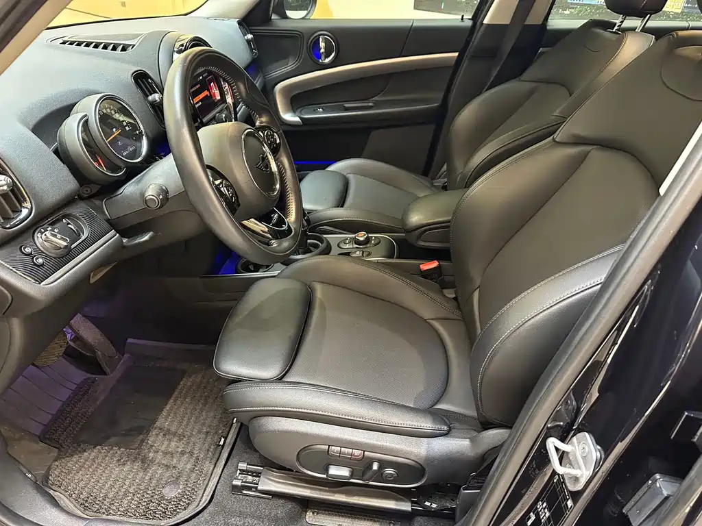MINI COUNTRYMAN 1.5 T COOPER Connoisseur
