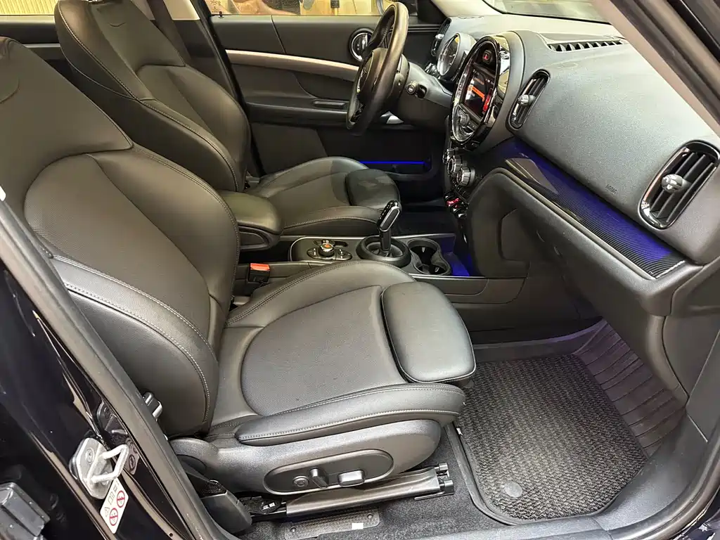 MINI COUNTRYMAN 1.5 T COOPER Connoisseur