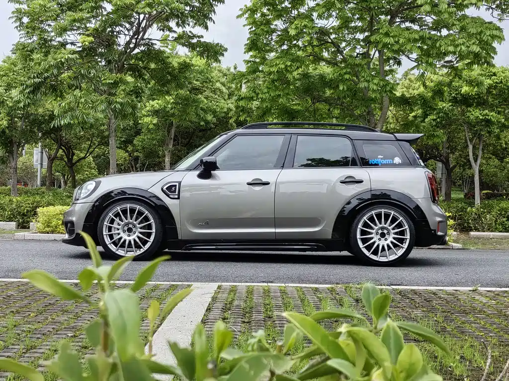 MINI COUNTRYMAN 2.0 T COOPER S ALL4 Artist
