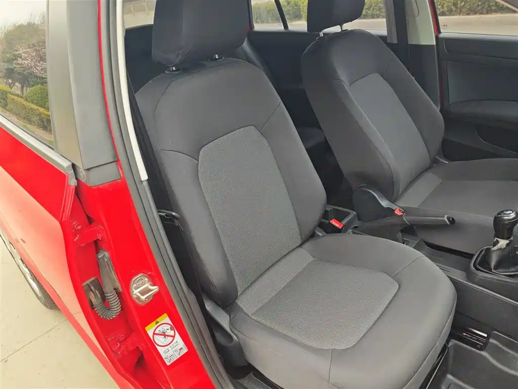 Rapid Spaceback Facelift 1.6 L Manual Forward
